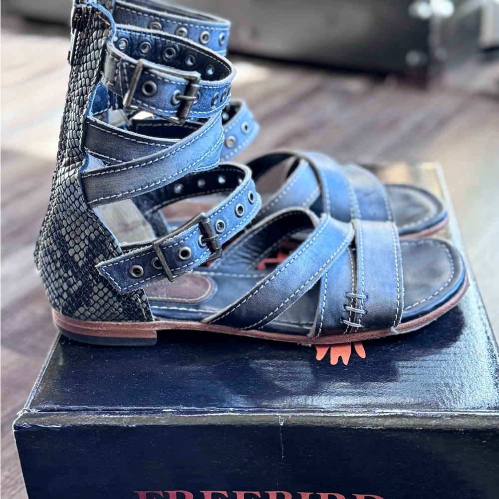 Freebird Saylor Size 7 Blue snakeskin